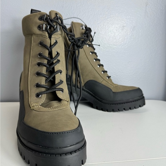 Falls creek Stylish Women's Black and Tan Boots size 10 - Picture 3 of 7